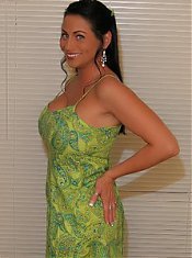 Cheating wife Harley Rain hooks up with her hottie and stuffs her pussy with his hard dong live